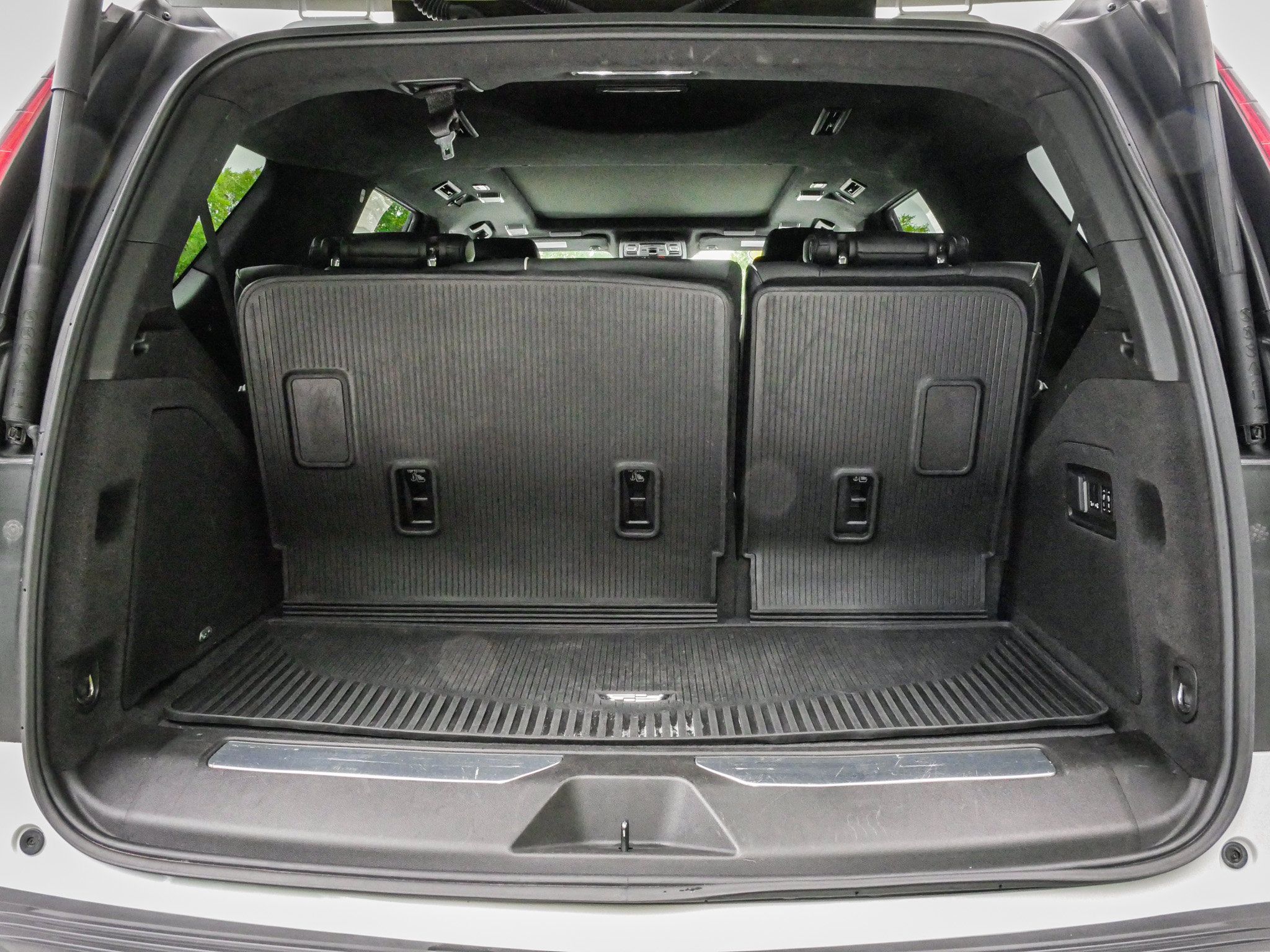 Used 2023 Cadillac Escalade V w/ LPO, ONYX Package AWD/4WD image 34