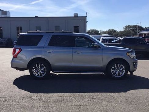 Certified 2020 Ford Expedition XLT w/ Equipment Group 202A image 5