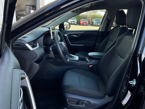 Used 2025 Toyota RAV4 XLE image 10