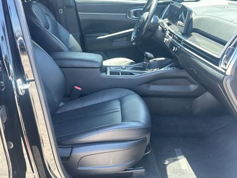 Used 2024 Kia Sorento S FWD image 13