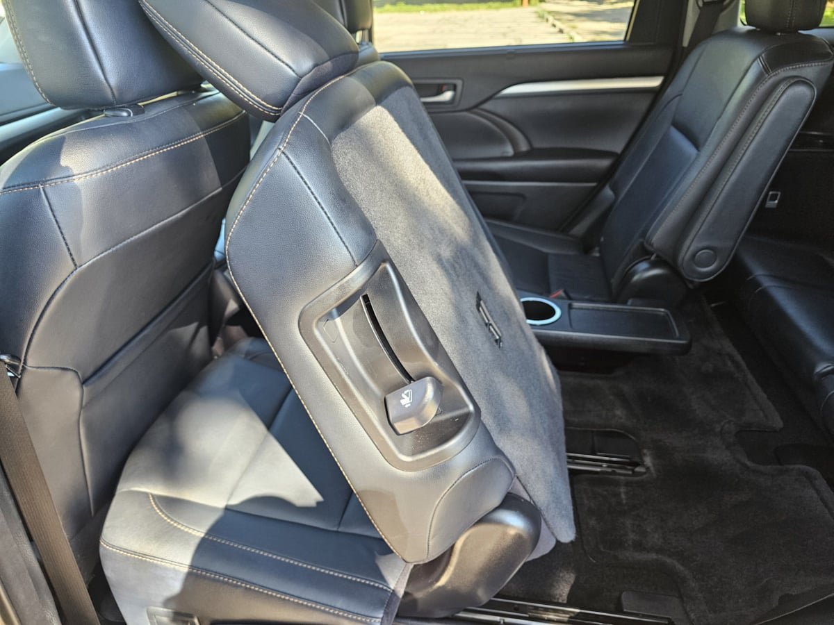 Used 2016 Toyota Highlander XLE AWD/4WD image 34