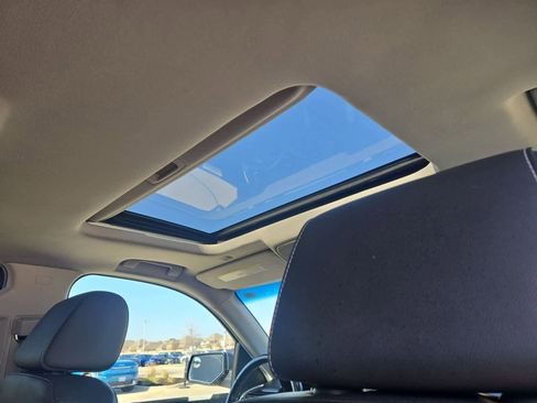 Used 2020 Chevrolet Suburban LT image 21