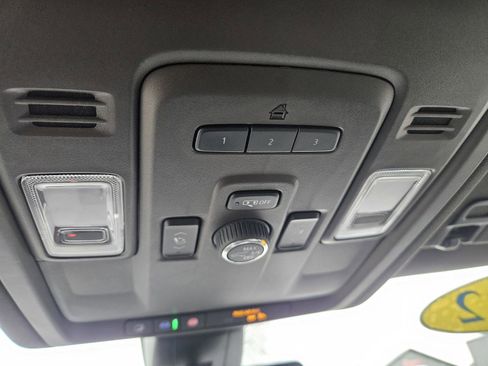 Used 2022 Chevrolet Tahoe LT w/ Luxury Package image 15