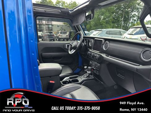 Used 2021 Jeep Wrangler Unlimited Sahara w/ Cold Weather Group AWD/4WD image 32