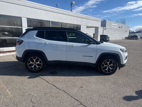 Used 2025 Jeep Compass Limited w/ Sun & Sound Group AWD/4WD image 2