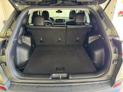 Used 2019 Jeep Cherokee Limited AWD/4WD image 6