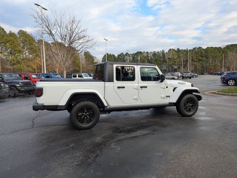 Used 2021 Jeep Gladiator Willys image 4