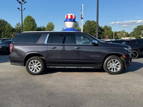 Used 2022 Chevrolet Suburban Premier AWD/4WD image 2