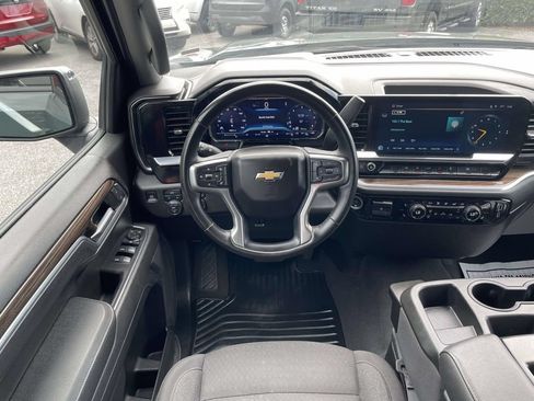Used 2025 Chevrolet Silverado 1500 LT AWD/4WD image 14