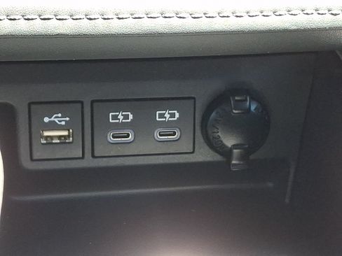 Used 2023 Toyota Highlander XLE FWD image 27