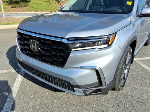 Used 2024 Honda Pilot Touring image 9