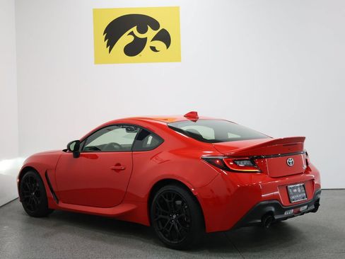 Used 2025 Toyota GR86 Premium w/ ALL Weather Mat Package (TMS) RWD image 9