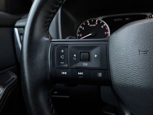 Used 2025 Nissan Rogue SV AWD/4WD image 37