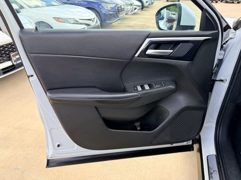 Used 2023 Mitsubishi Outlander SE FWD image 11