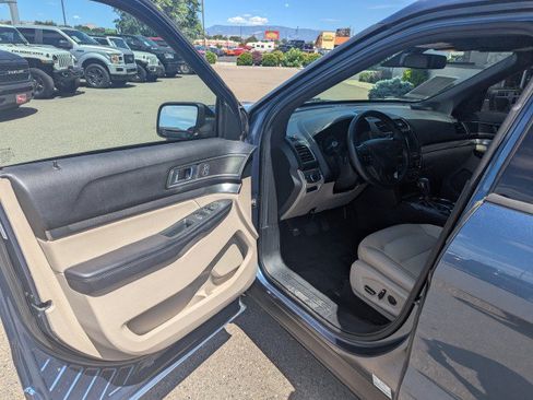 Used 2018 Ford Explorer XLT w/ Equipment Group 202A AWD/4WD image 8