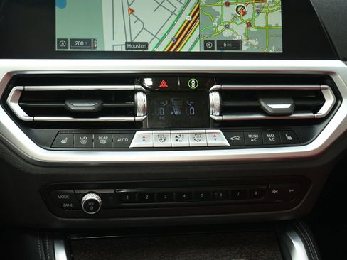 Used 2023 BMW M440i Convertible w/ Premium Package image 18