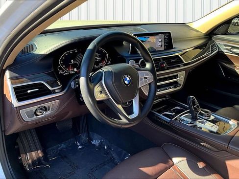 Used 2022 BMW 750i xDrive w/ Executive Package AWD/4WD image 17