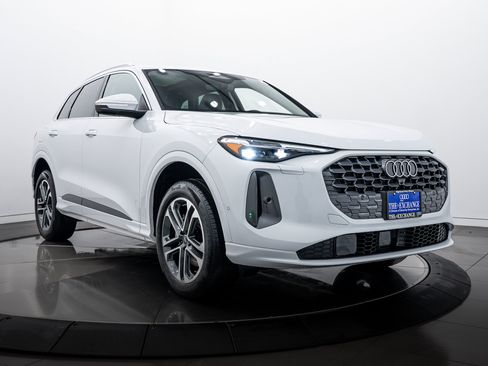 New 2025 Audi Q5 Premium Plus image 2