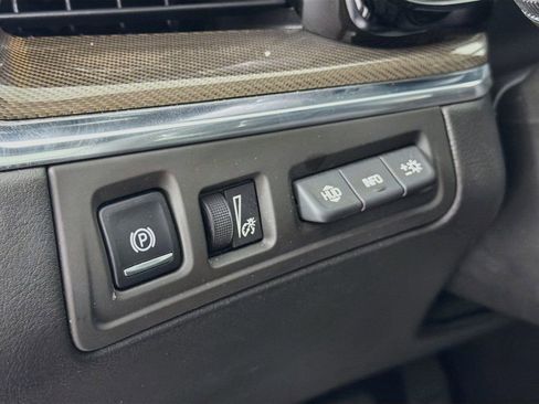 Used 2018 Cadillac XT5 Platinum w/ Driver Assist Package AWD/4WD image 10