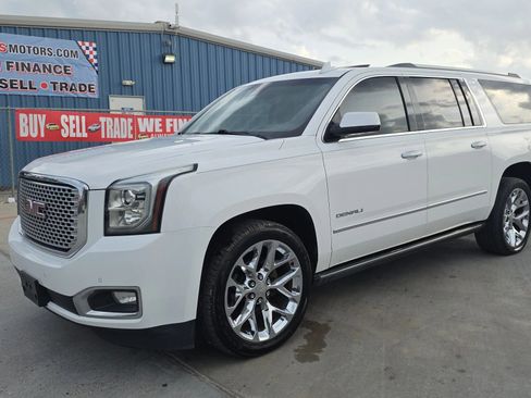 Used 2015 GMC Yukon XL Denali w/ Premium Package image 2