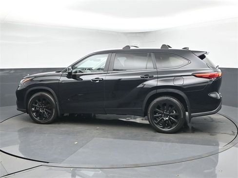 Used 2023 Toyota Highlander Bronze Edition image 5