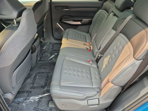 New 2026 Kia EV9 Wind image 17