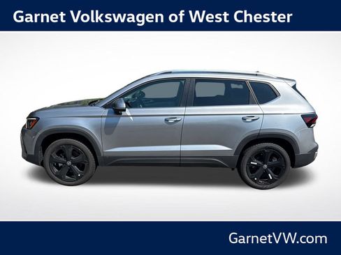 Used 2025 Volkswagen Taos SEL AWD/4WD image 2