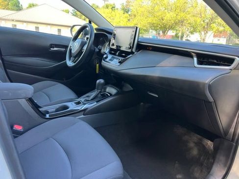 Used 2021 Toyota Corolla LE FWD image 20