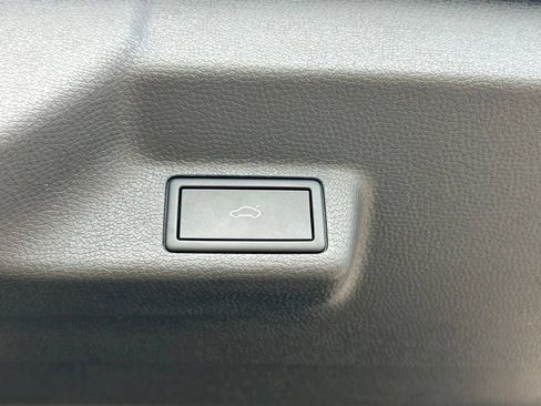 Used 2025 Volkswagen ID. Buzz Pro S RWD image 45