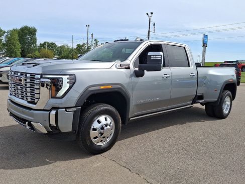 New 2026 GMC Sierra 3500 Denali w/ Denali Reserve Package AWD/4WD image 10