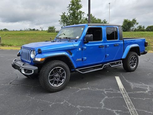 Used 2023 Jeep Gladiator Overland AWD/4WD image 3