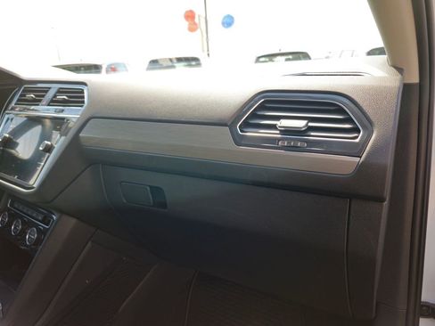 Certified 2021 Volkswagen Tiguan SE w/ Panoramic Sunroof Package AWD/4WD image 11