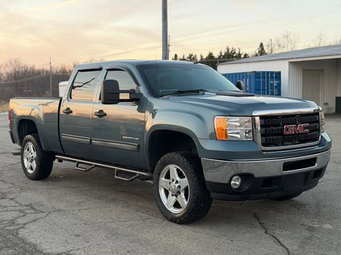 Used 2011 GMC Sierra 2500 SLE w/ SLE Preferred Package image 3
