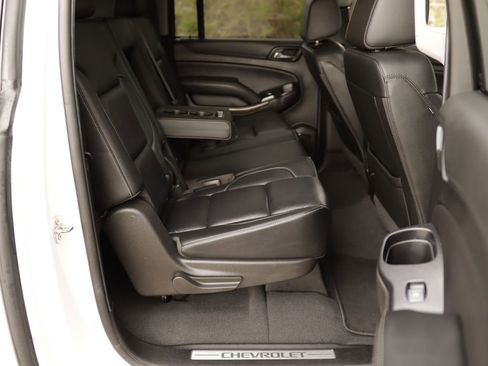 Used 2019 Chevrolet Suburban LT image 39