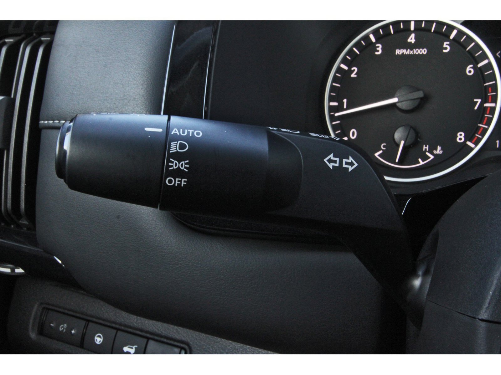 Certified 2025 Nissan Pathfinder SV FWD image 21