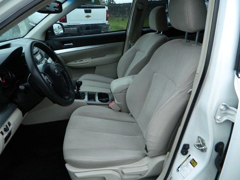 Used 2013 Subaru Outback 2.5i image 12