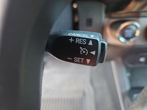 Used 2017 Toyota Tacoma TRD Sport w/ Tow Package (A/T) AWD/4WD image 25