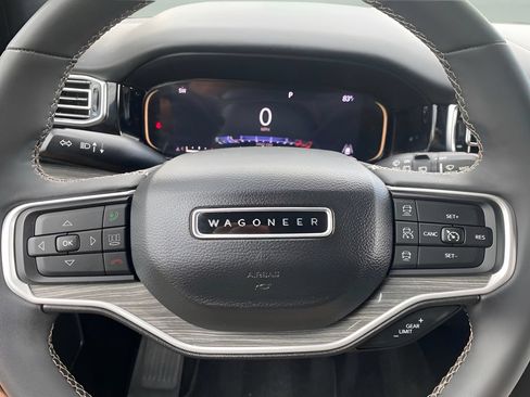 Used 2022 Jeep Wagoneer Series III AWD/4WD image 25