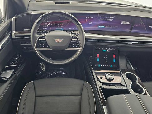 New 2026 Cadillac Escalade ESV Luxury AWD/4WD image 19