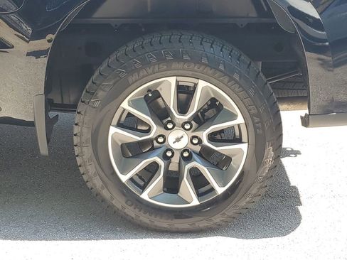 Used 2022 Chevrolet Silverado 1500 RST w/ Z71 Off-Road Package AWD/4WD image 11