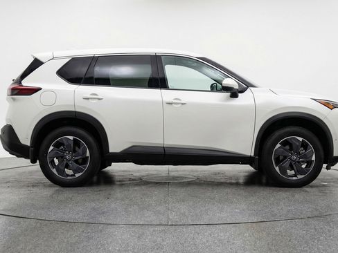 Used 2025 Nissan Rogue SV FWD image 11