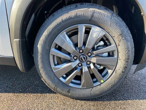 New 2025 Nissan Pathfinder SV w/ SV Premium Package image 29