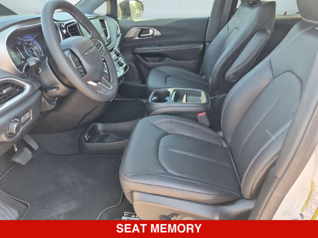 New 2027 Chrysler Pacifica Select FWD image 16