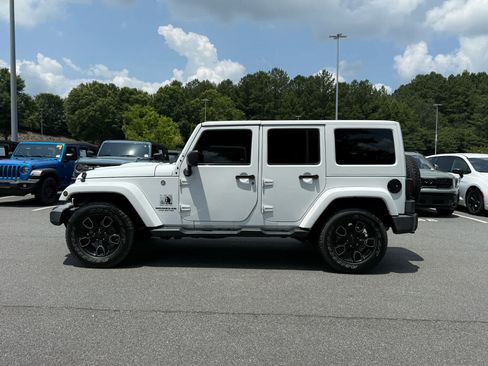 Used 2017 Jeep Wrangler Unlimited Sahara AWD/4WD image 2