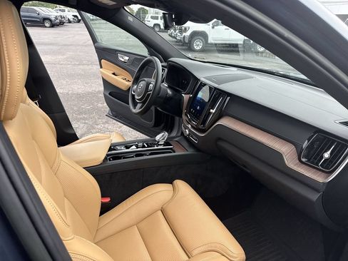 Used 2023 Volvo XC60 B5 Ultimate w/ Climate Package FWD image 35