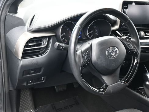 Used 2019 Toyota C-HR XLE FWD image 14