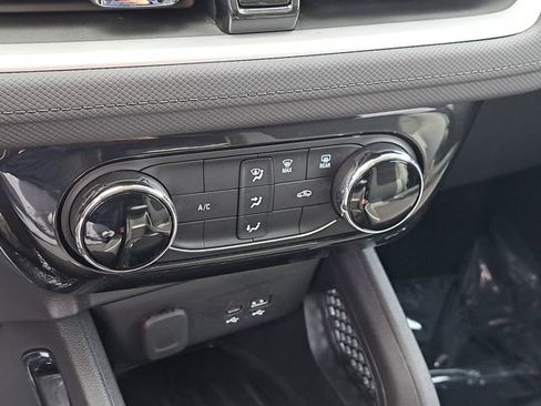 Used 2025 Chevrolet TrailBlazer LT image 27