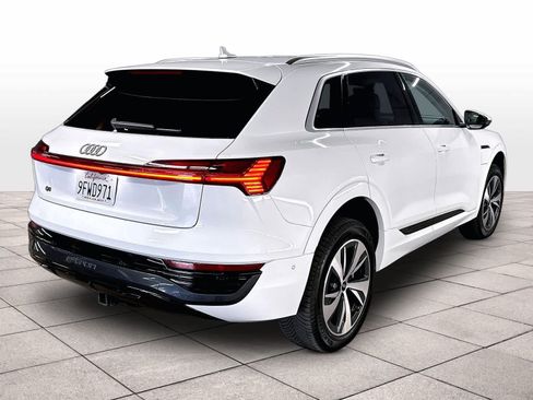 Used 2024 Audi Q8 e-tron Premium Plus w/ Premium Plus Package AWD/4WD image 15