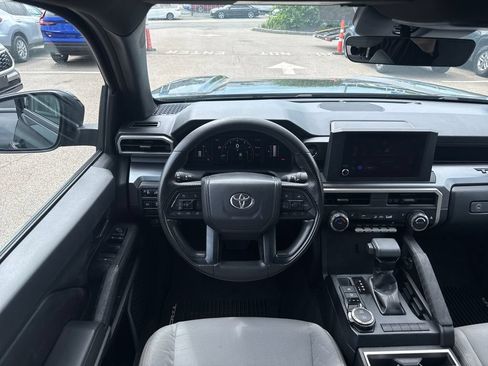 Used 2025 Toyota Tacoma SR5 AWD/4WD image 11