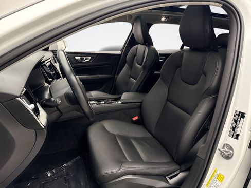 Used 2022 Volvo V60 T5 Cross Country image 11